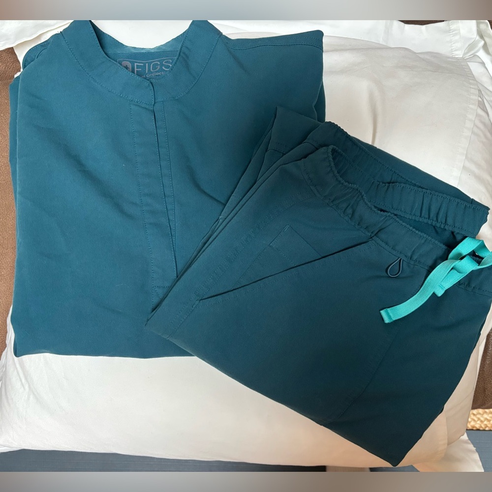 Figs Teal M/L Set - image 1